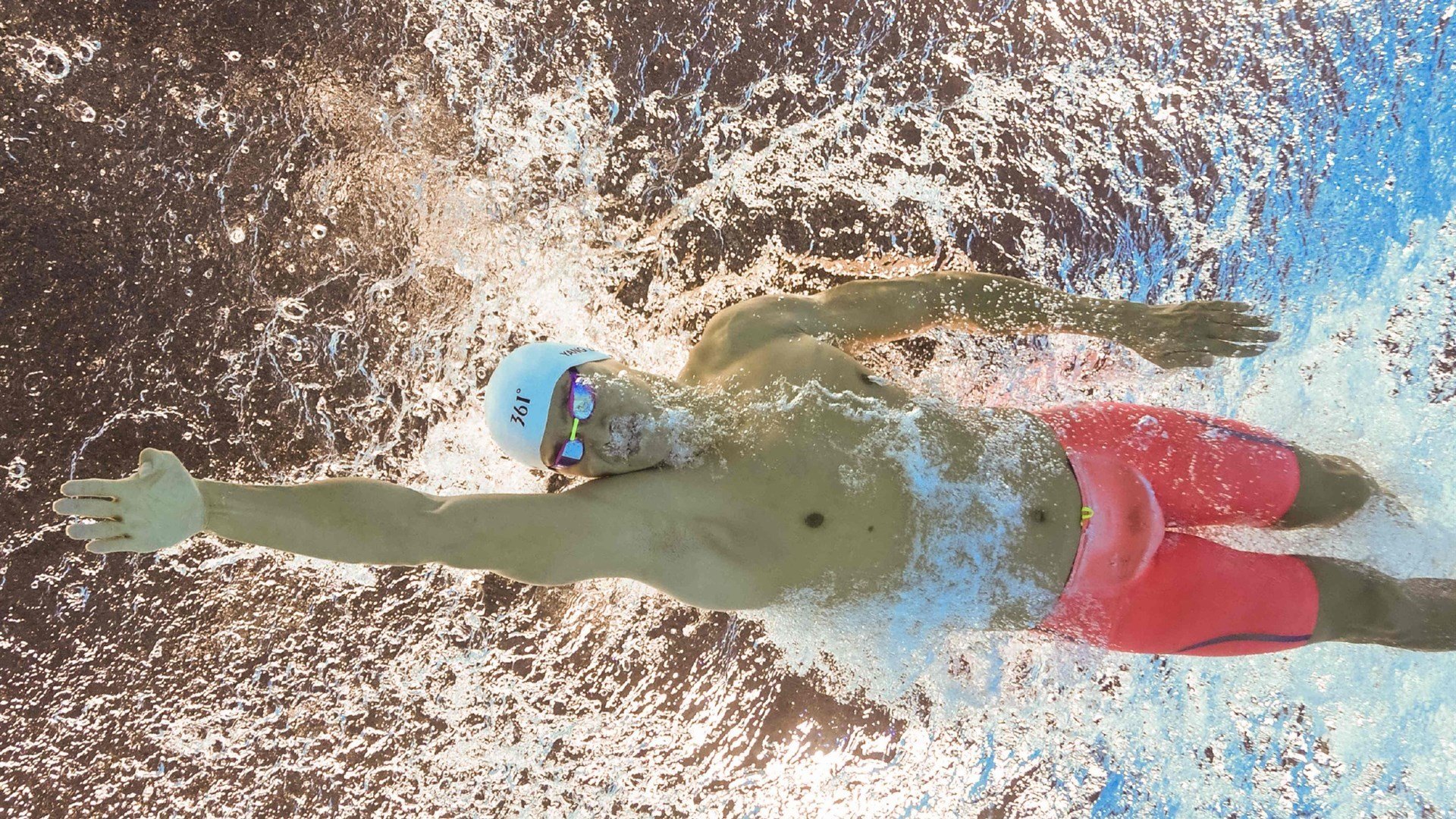 亚洲男子篮球锦标赛上，印度和台湾队激战正酣，青年力量崭露头角